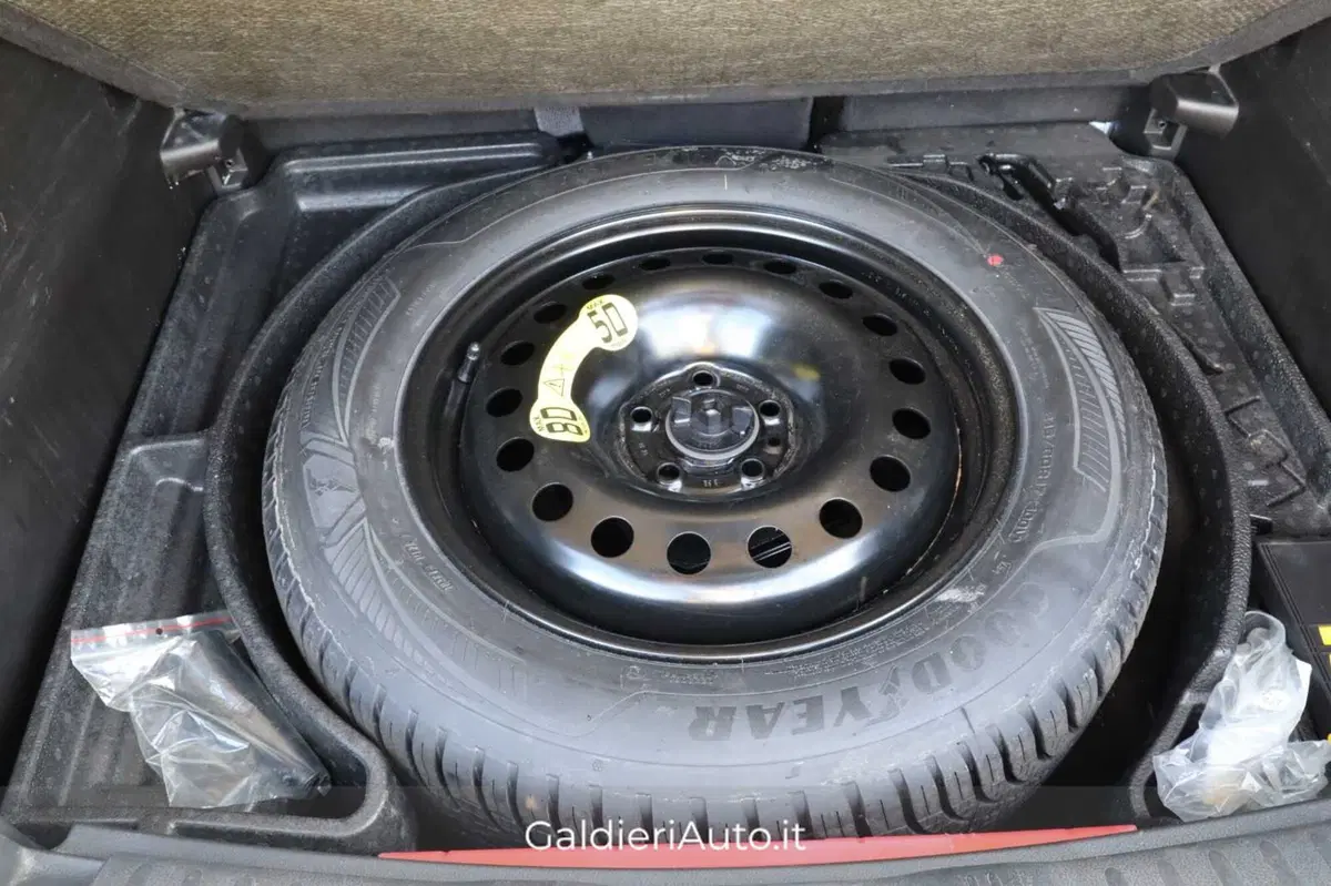 Jeep Avenger usata a Salerno (12)