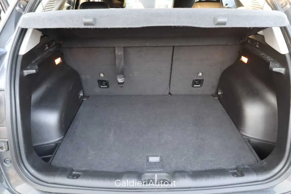 Jeep Avenger usata a Salerno (17)