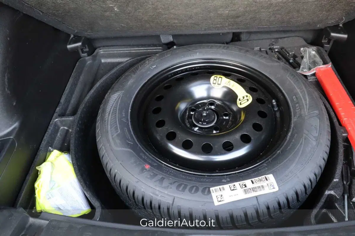 Jeep Avenger usata a Salerno (18)