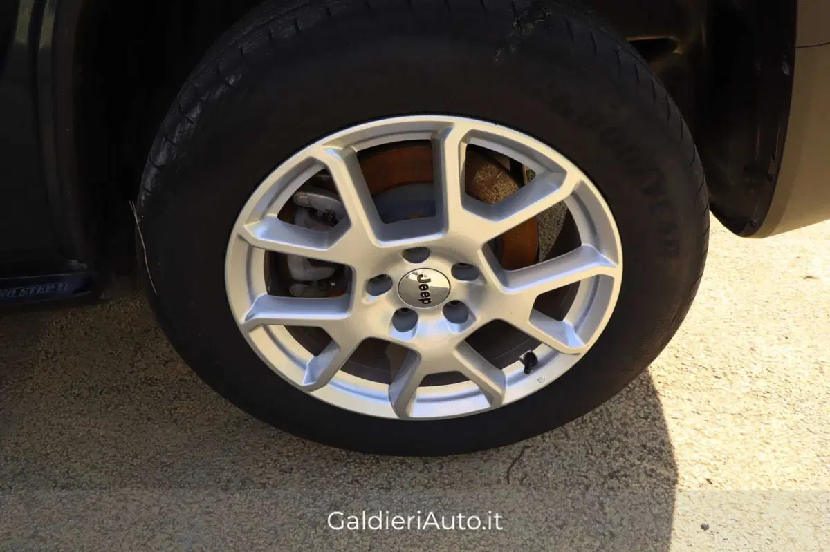 Jeep Avenger usata a Salerno (13)