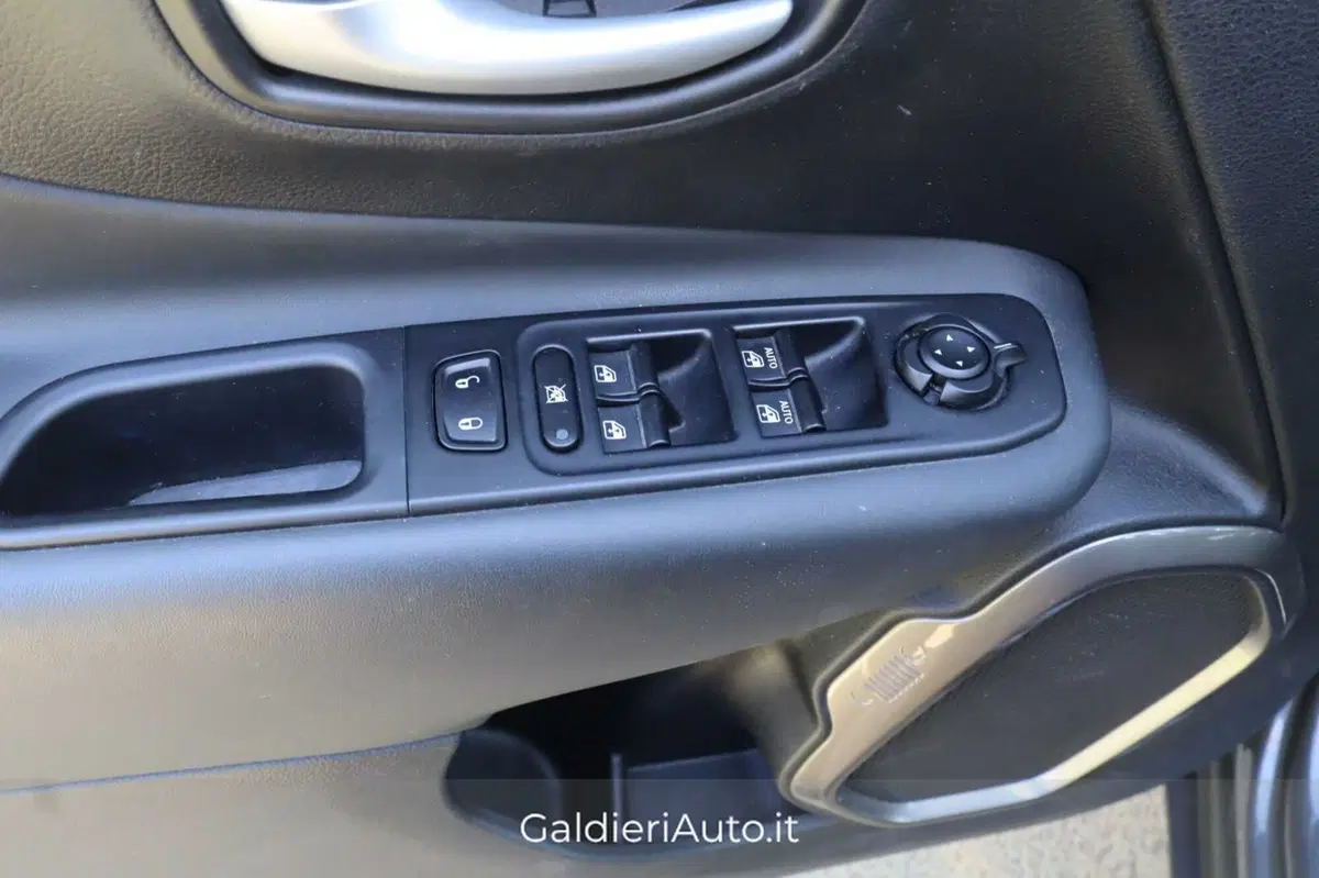 Jeep Avenger usata a Salerno (17)