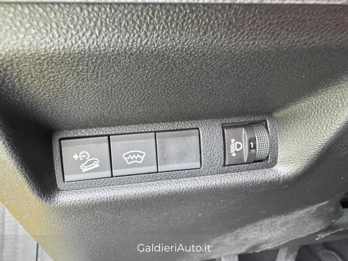 Jeep Avenger usata a Salerno (18)