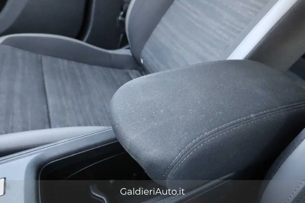 Jeep Avenger usata a Salerno (17)