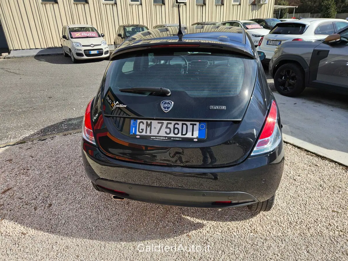 Lancia Ypsilon usata a Salerno (3)