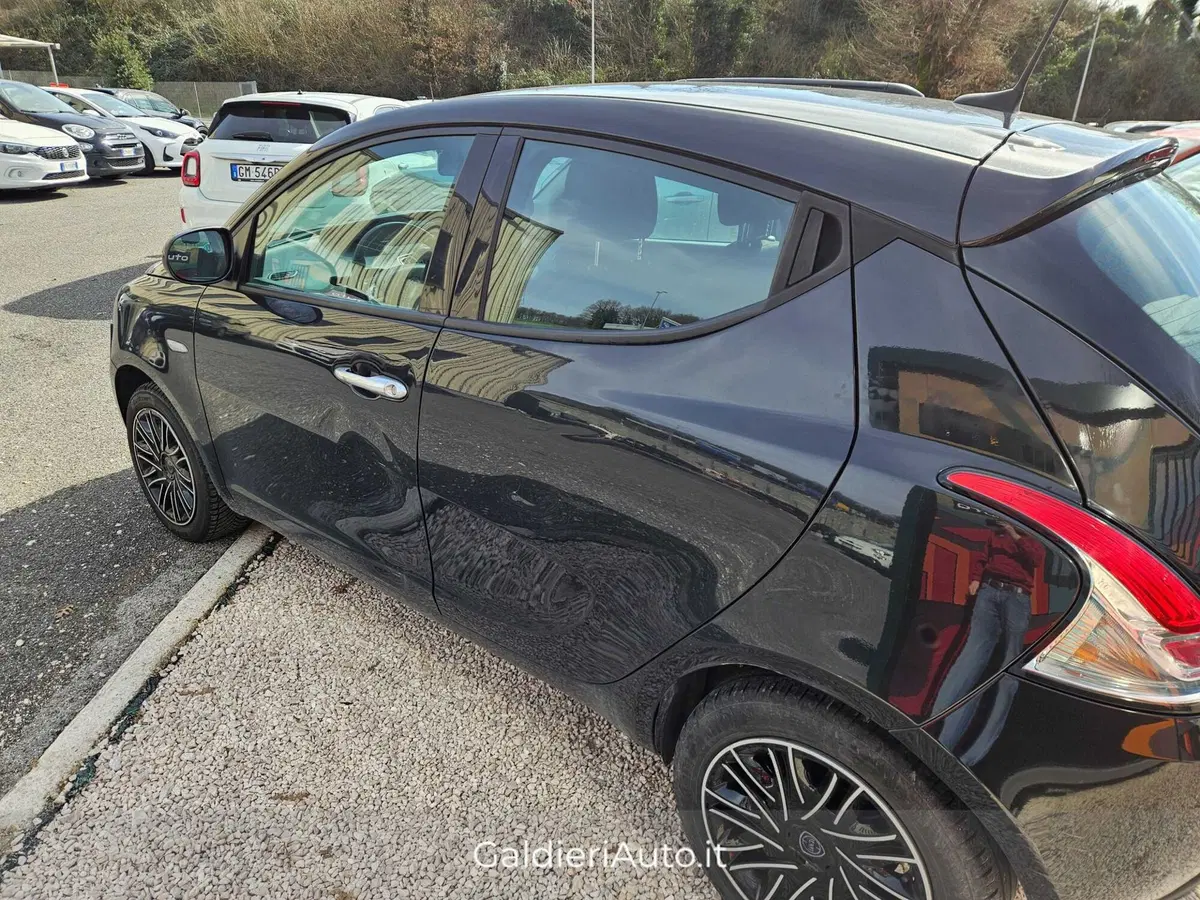 Lancia Ypsilon usata a Salerno (4)