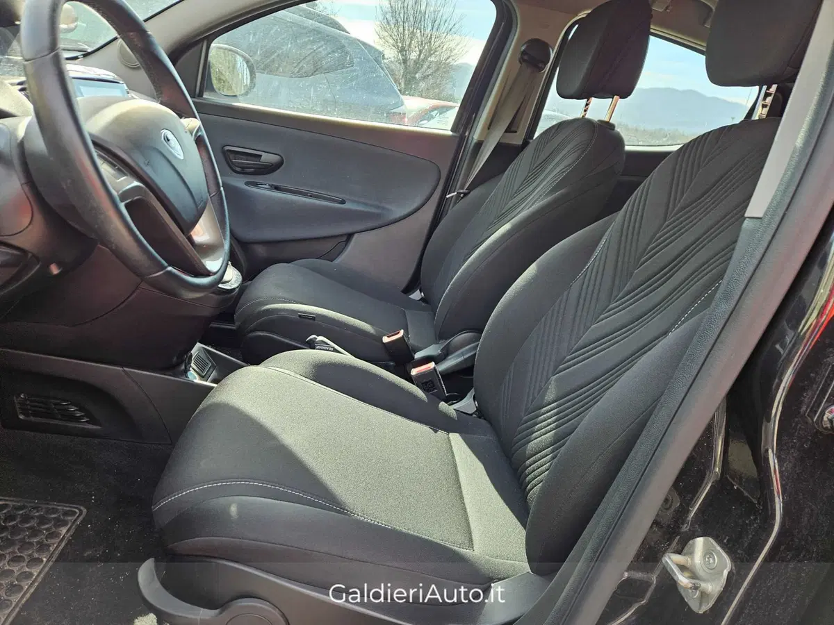 Lancia Ypsilon usata a Salerno (6)