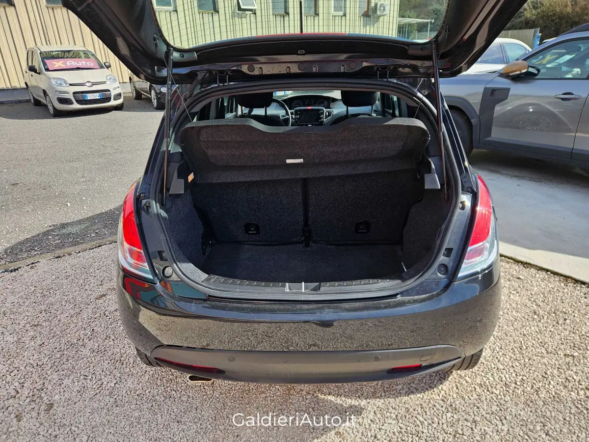 Lancia Ypsilon usata a Salerno (9)