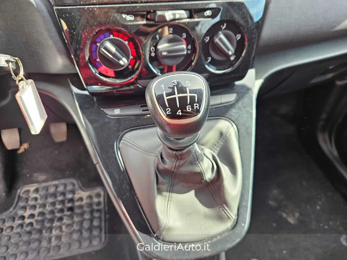 Lancia Ypsilon usata a Salerno (14)