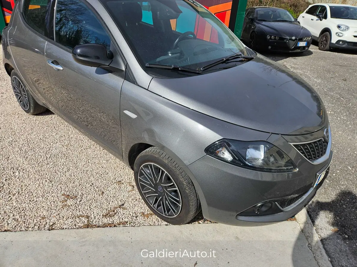 Lancia Ypsilon usata a Salerno (2)