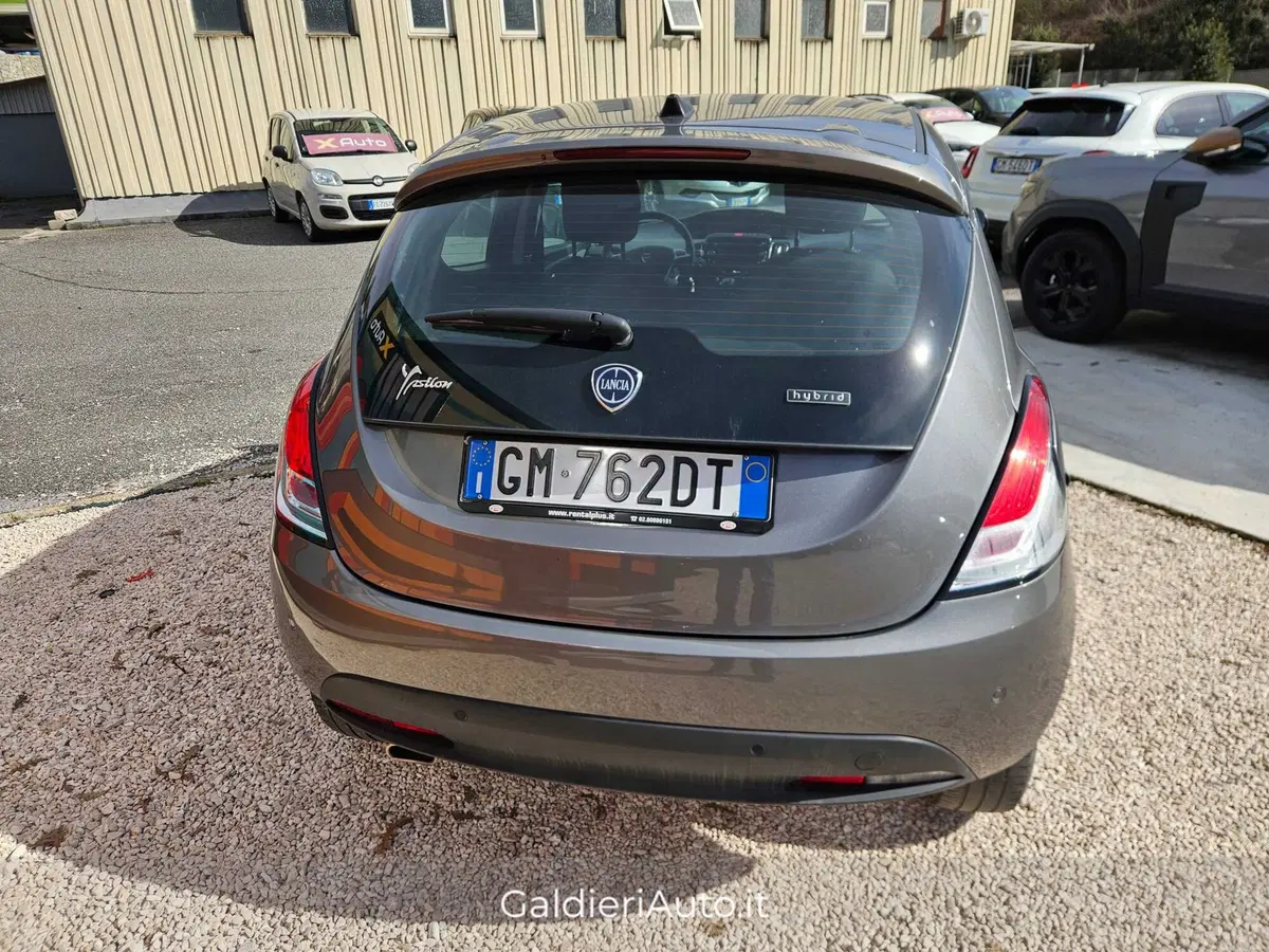 Lancia Ypsilon usata a Salerno (4)