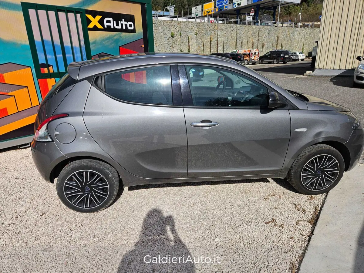 Lancia Ypsilon usata a Salerno (6)