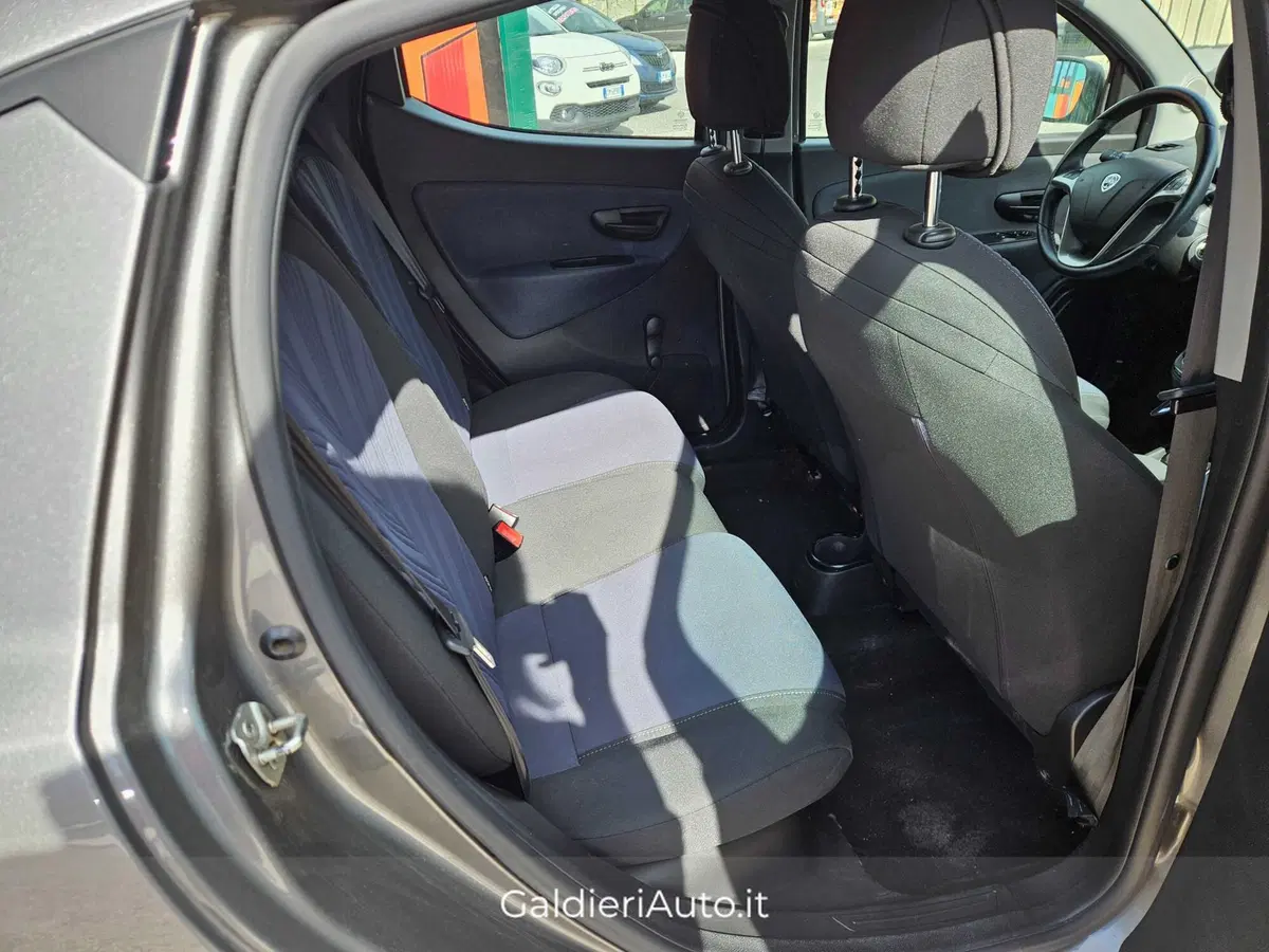 Lancia Ypsilon usata a Salerno (8)
