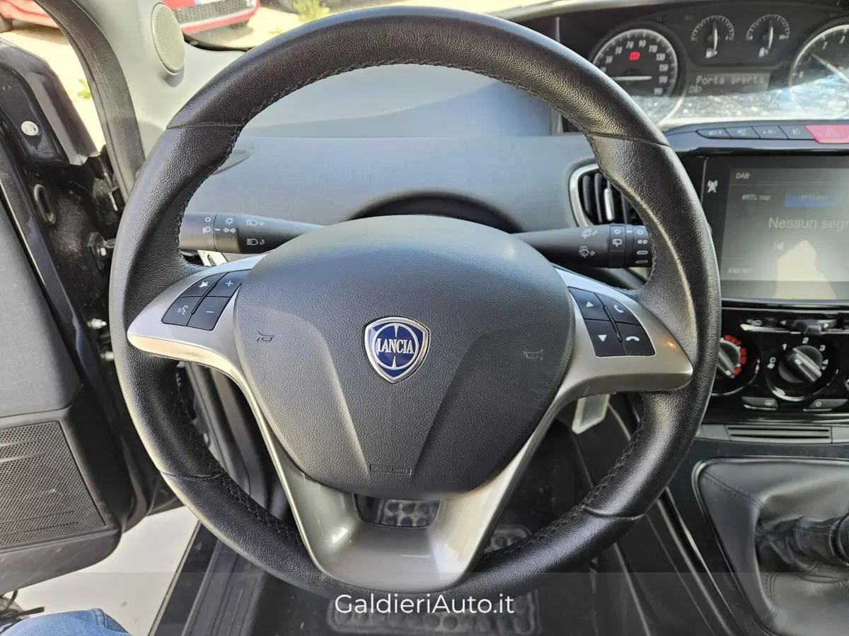 Lancia Ypsilon usata a Salerno (10)