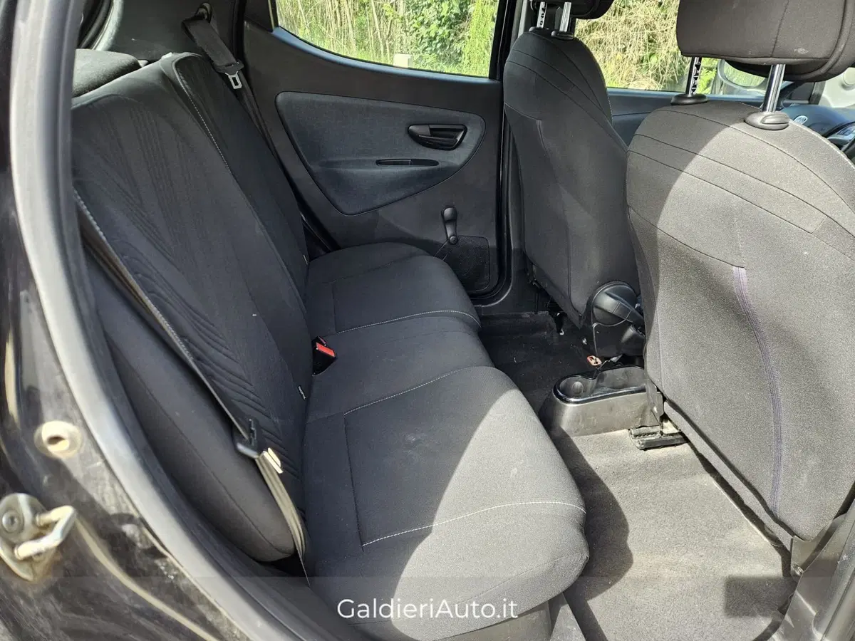 Lancia Ypsilon usata a Salerno (14)