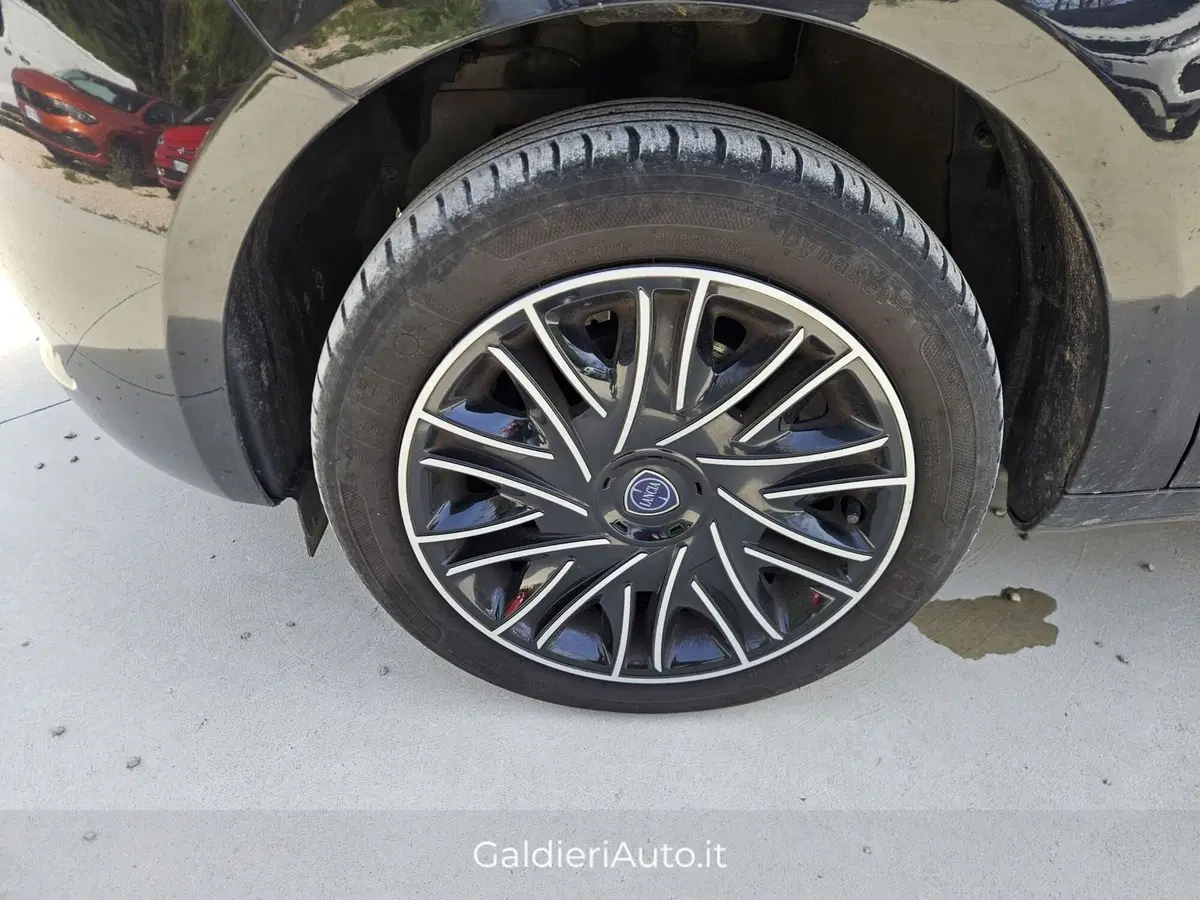Lancia Ypsilon usata a Salerno (15)