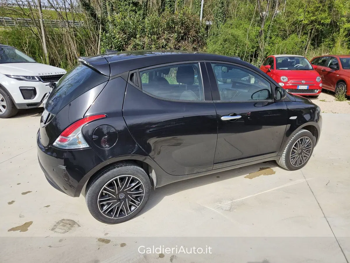 Lancia Ypsilon usata a Salerno (4)