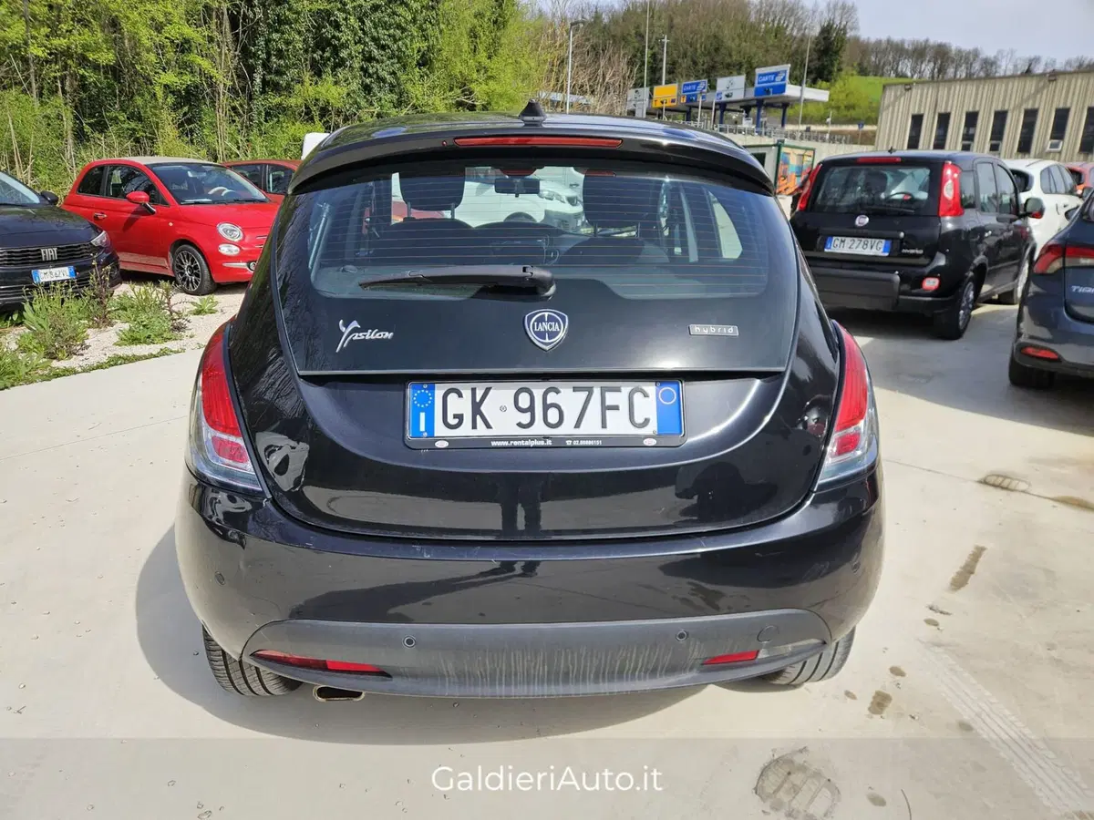 Lancia Ypsilon usata a Salerno (6)