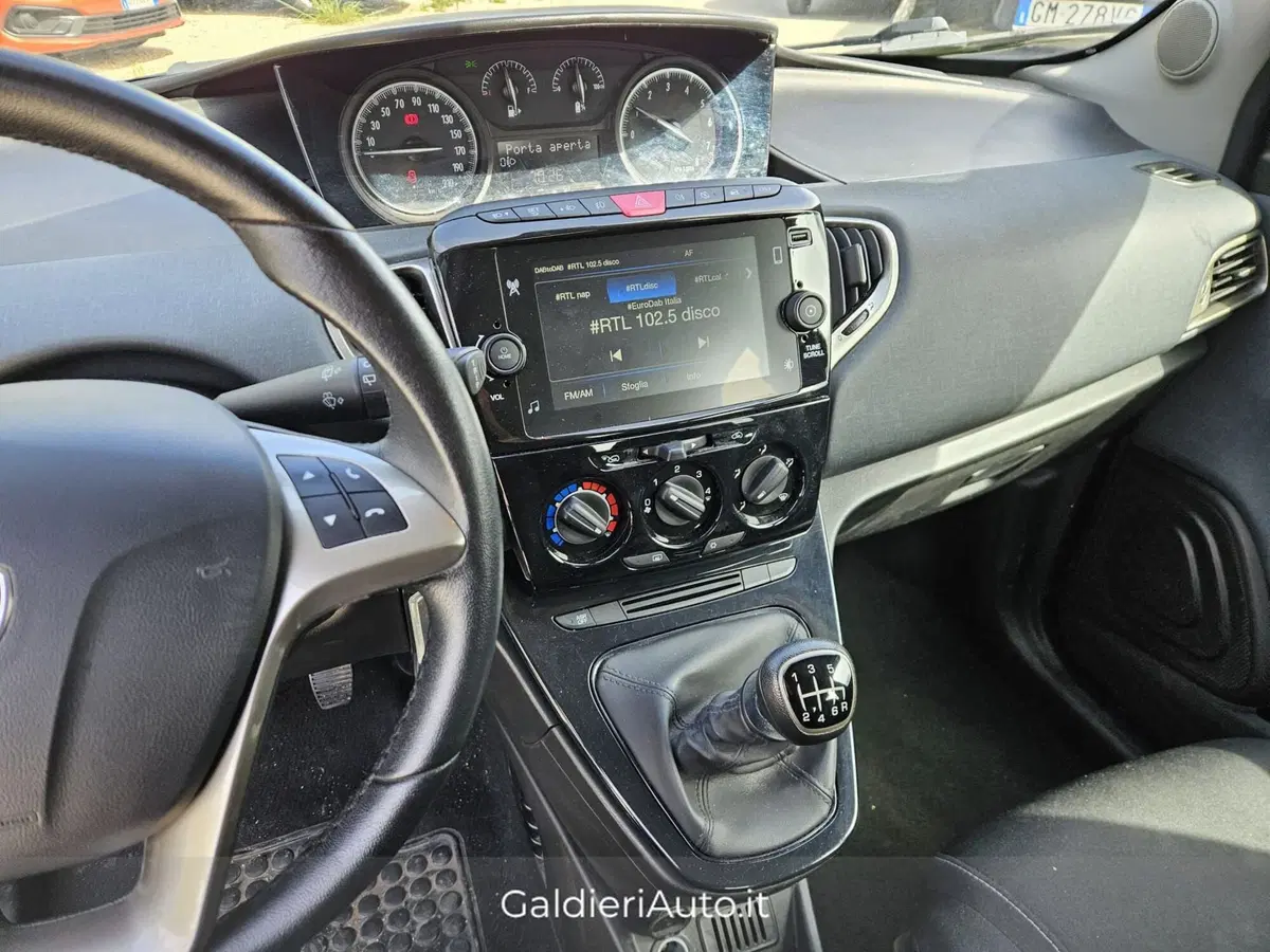 Lancia Ypsilon usata a Salerno (8)