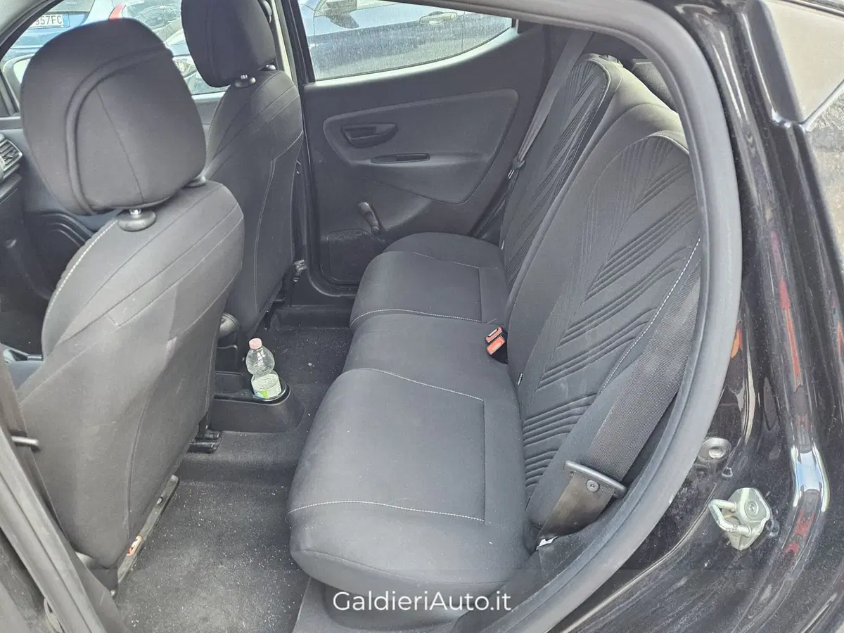 Lancia Ypsilon usata a Salerno (10)