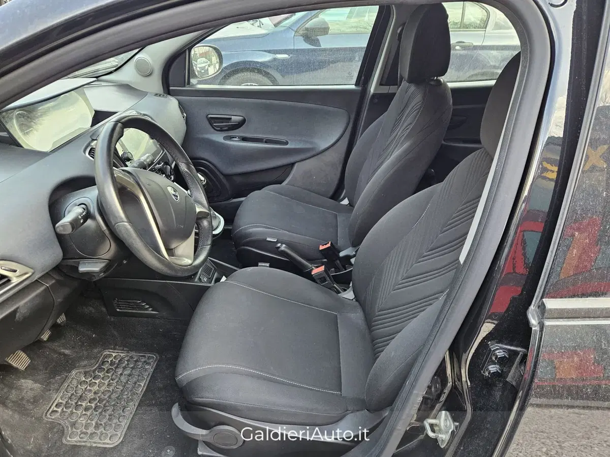 Lancia Ypsilon usata a Salerno (11)