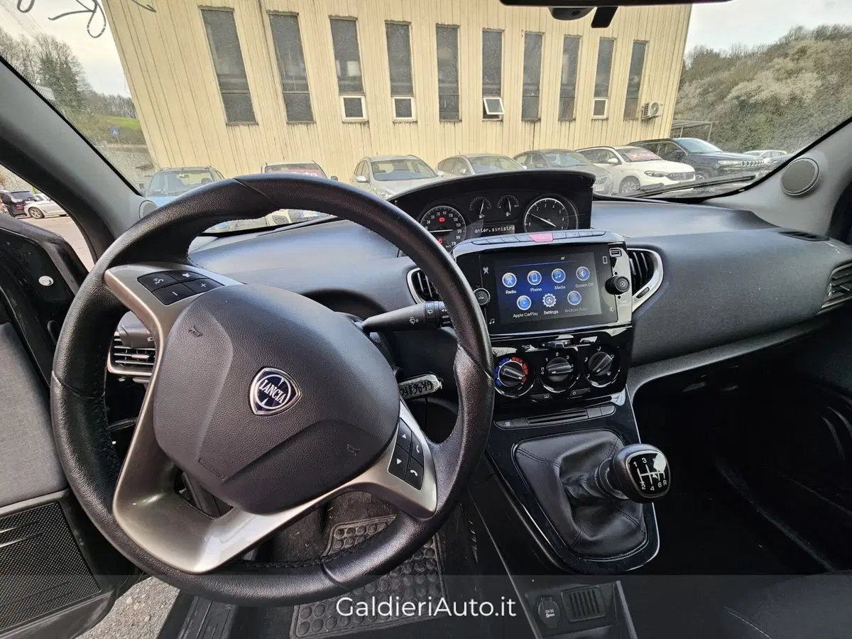 Lancia Ypsilon usata a Salerno (13)
