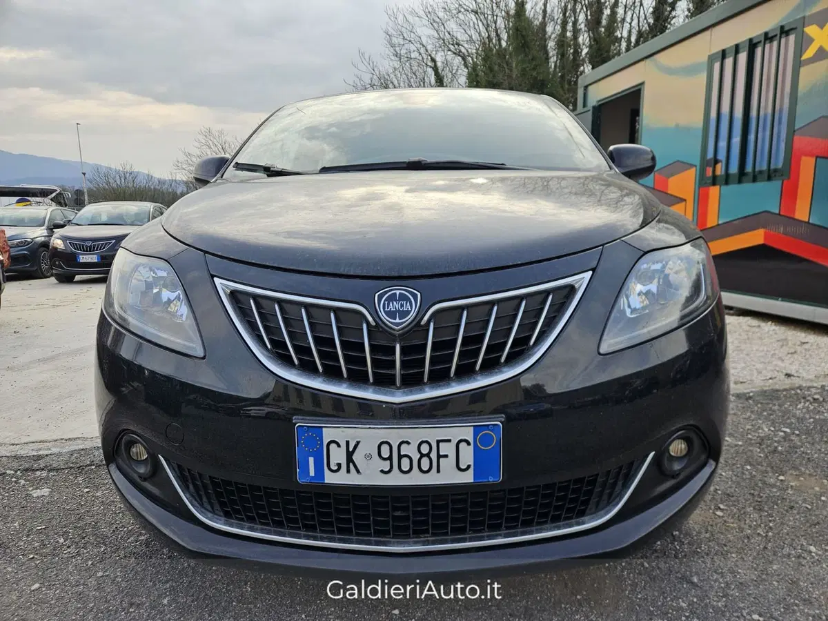 Lancia Ypsilon usata a Salerno (3)