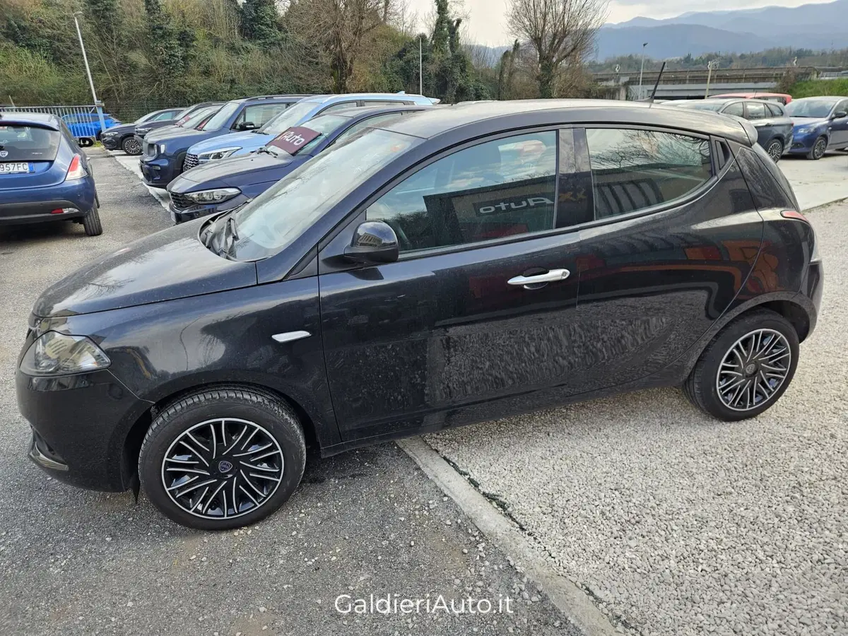 Lancia Ypsilon usata a Salerno (4)
