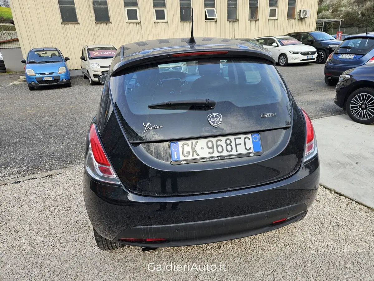 Lancia Ypsilon usata a Salerno (5)