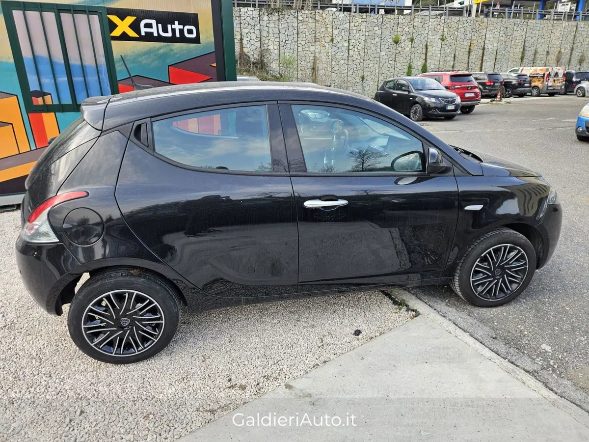 Lancia Ypsilon usata a Salerno (8)