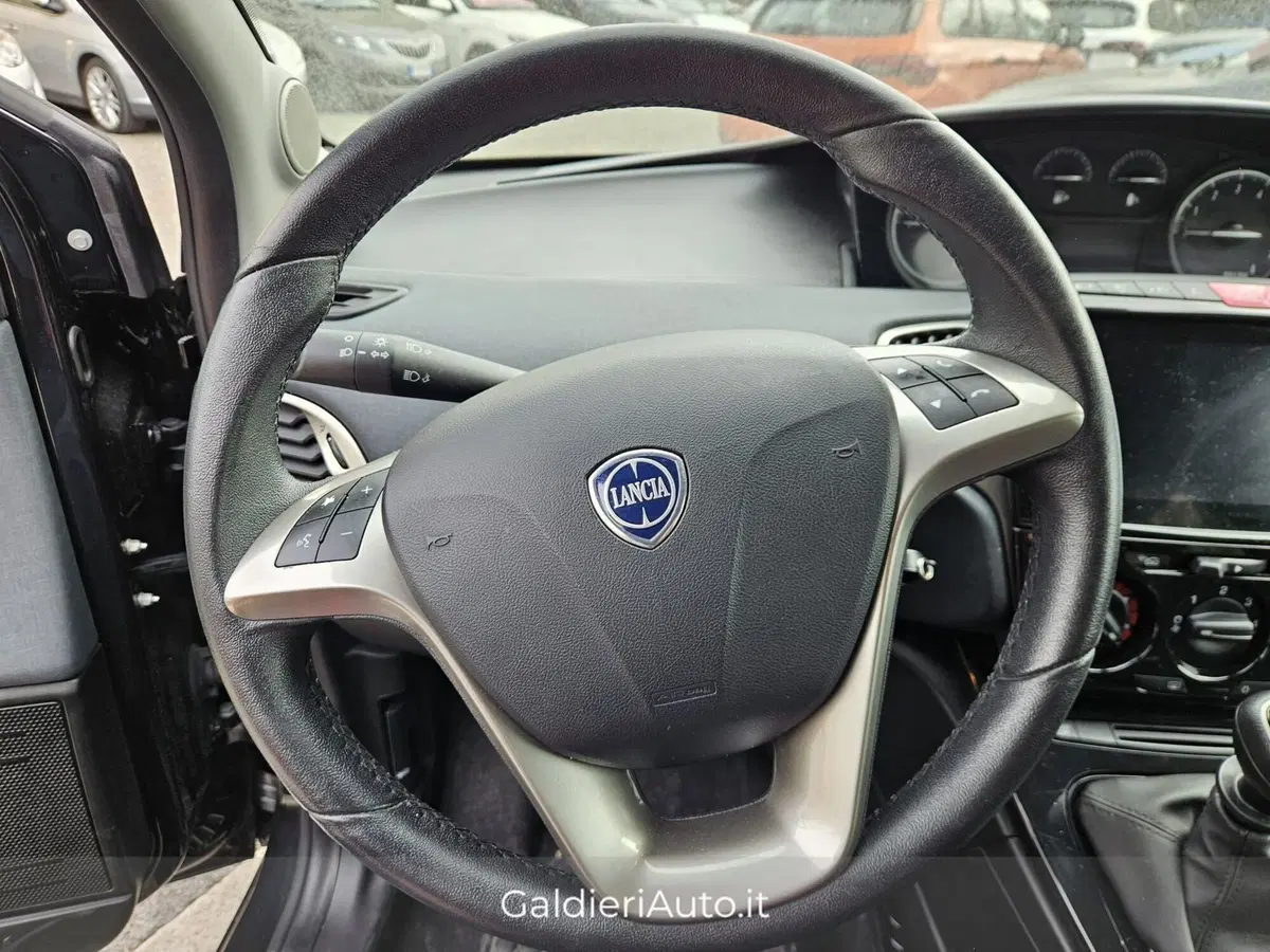 Lancia Ypsilon usata a Salerno (10)