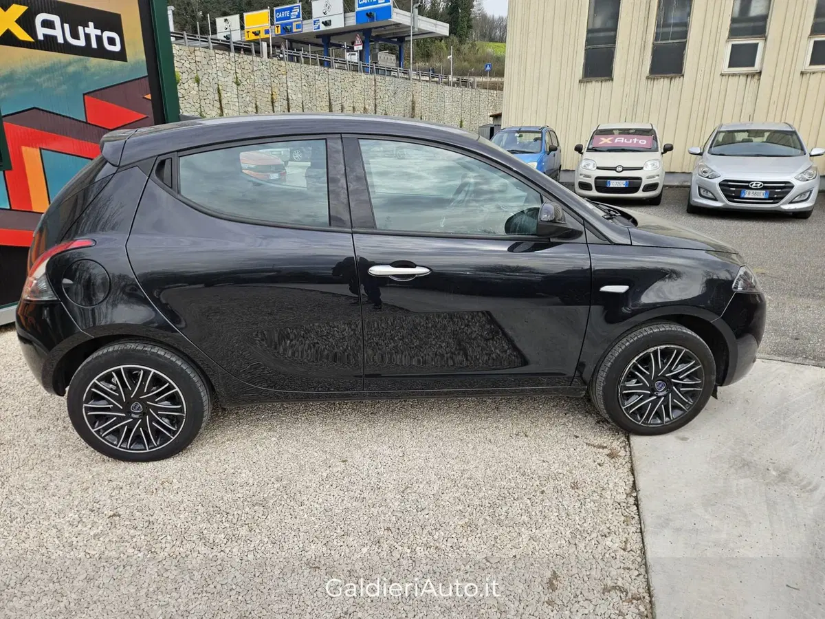 Lancia Ypsilon usata a Salerno (14)