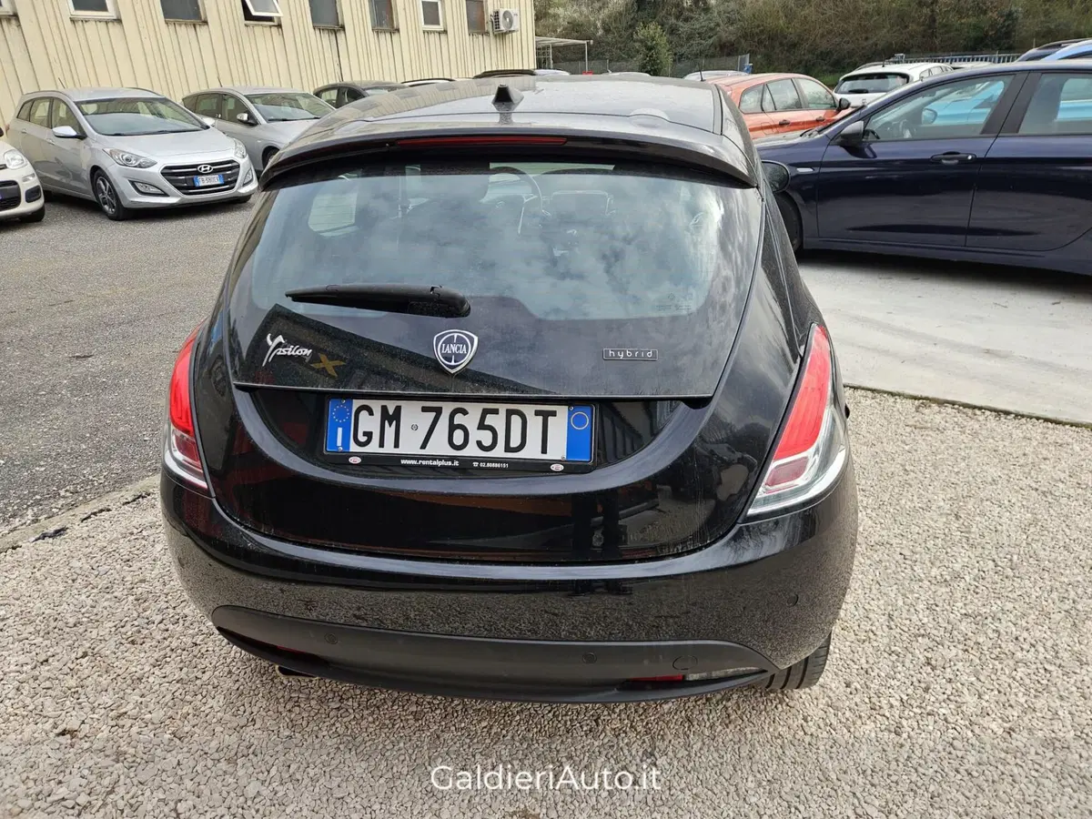 Lancia Ypsilon usata a Salerno (17)