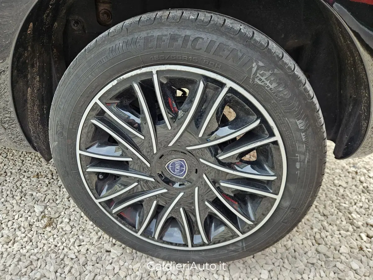 Lancia Ypsilon usata a Salerno (18)