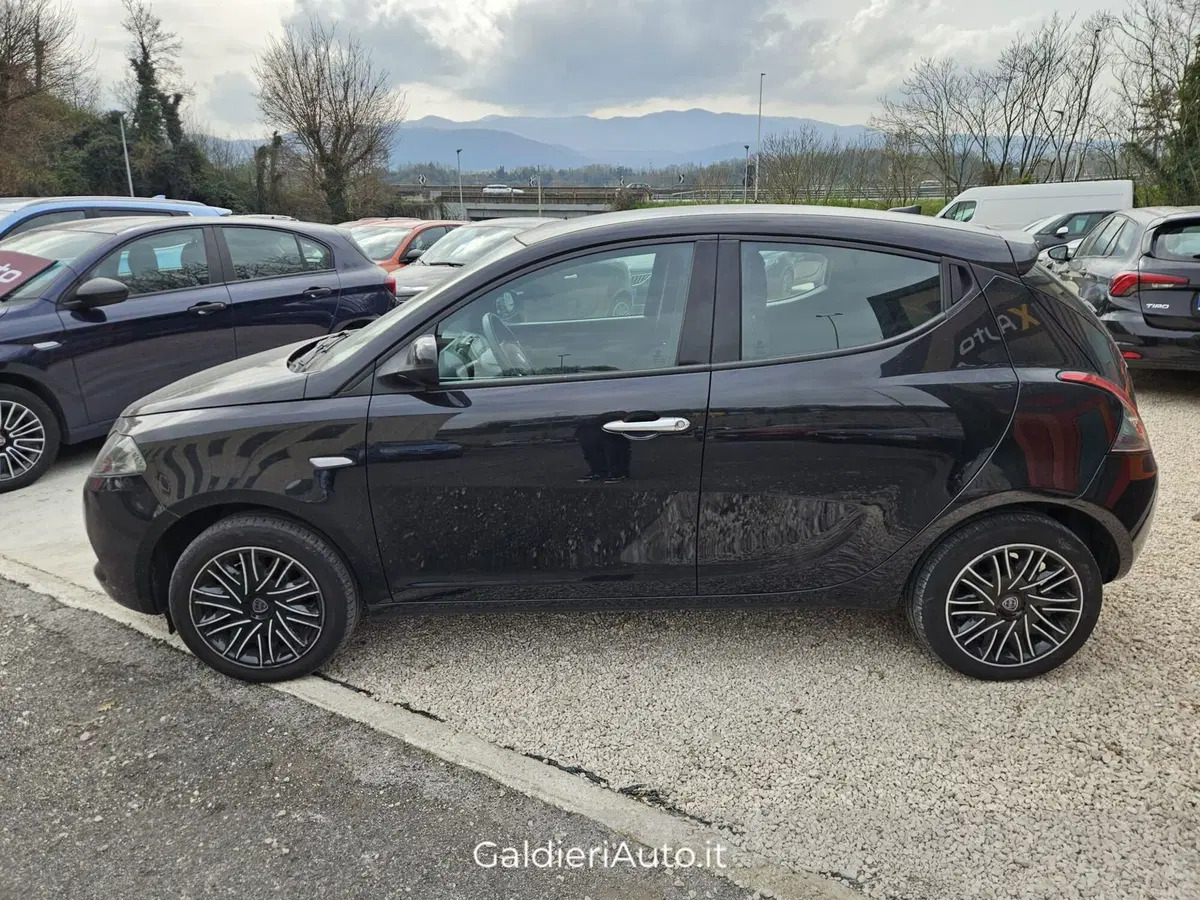Lancia Ypsilon usata a Salerno (20)