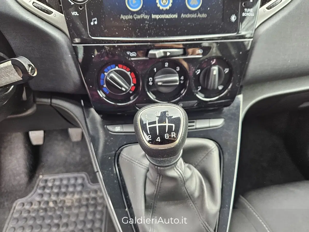 Lancia Ypsilon usata a Salerno (4)