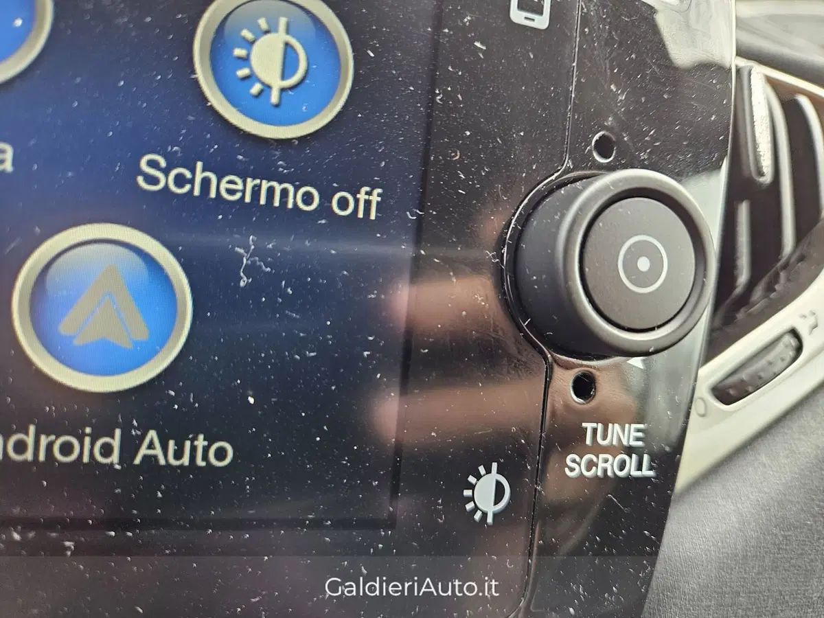 Lancia Ypsilon usata a Salerno (7)
