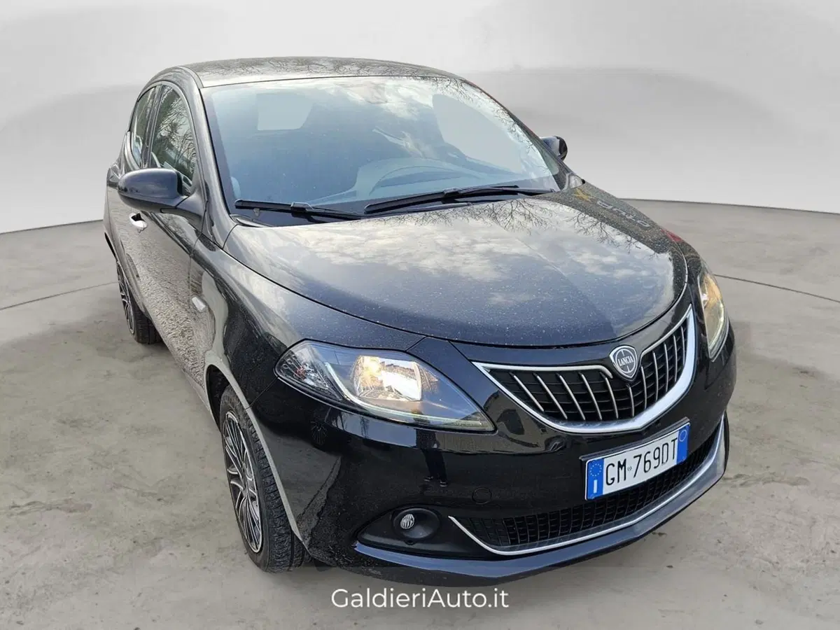 Lancia Ypsilon usata a Salerno