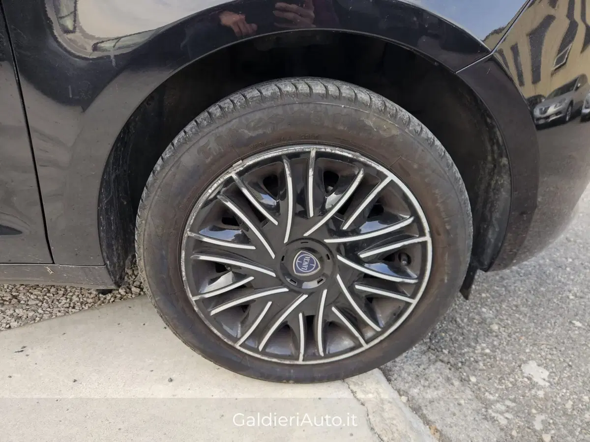 Lancia Ypsilon usata a Salerno (10)
