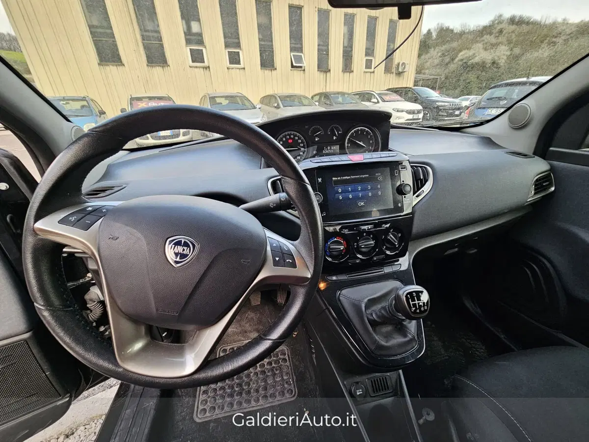 Lancia Ypsilon usata a Salerno (6)