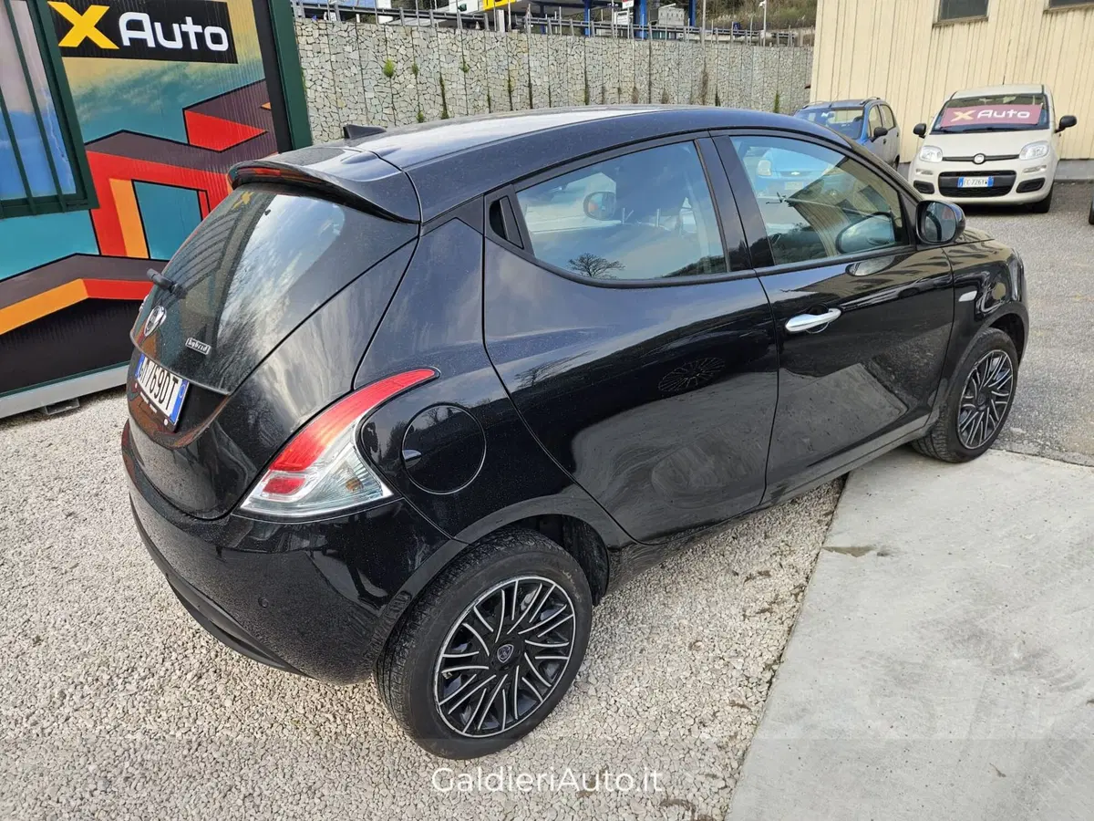Lancia Ypsilon usata a Salerno (9)