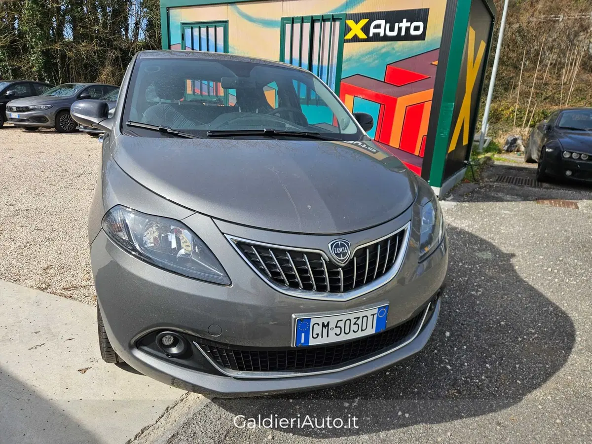 Lancia Ypsilon usata a Salerno