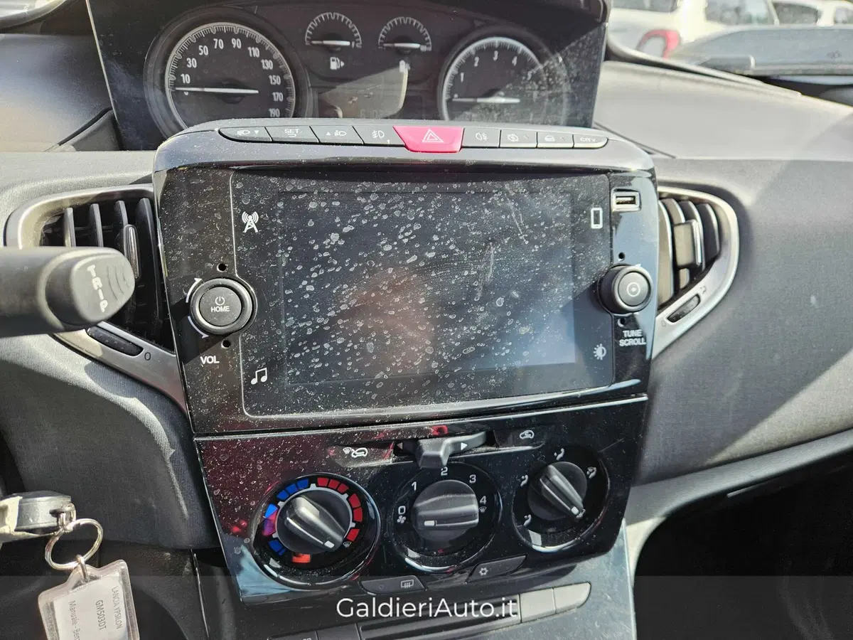 Lancia Ypsilon usata a Salerno (11)