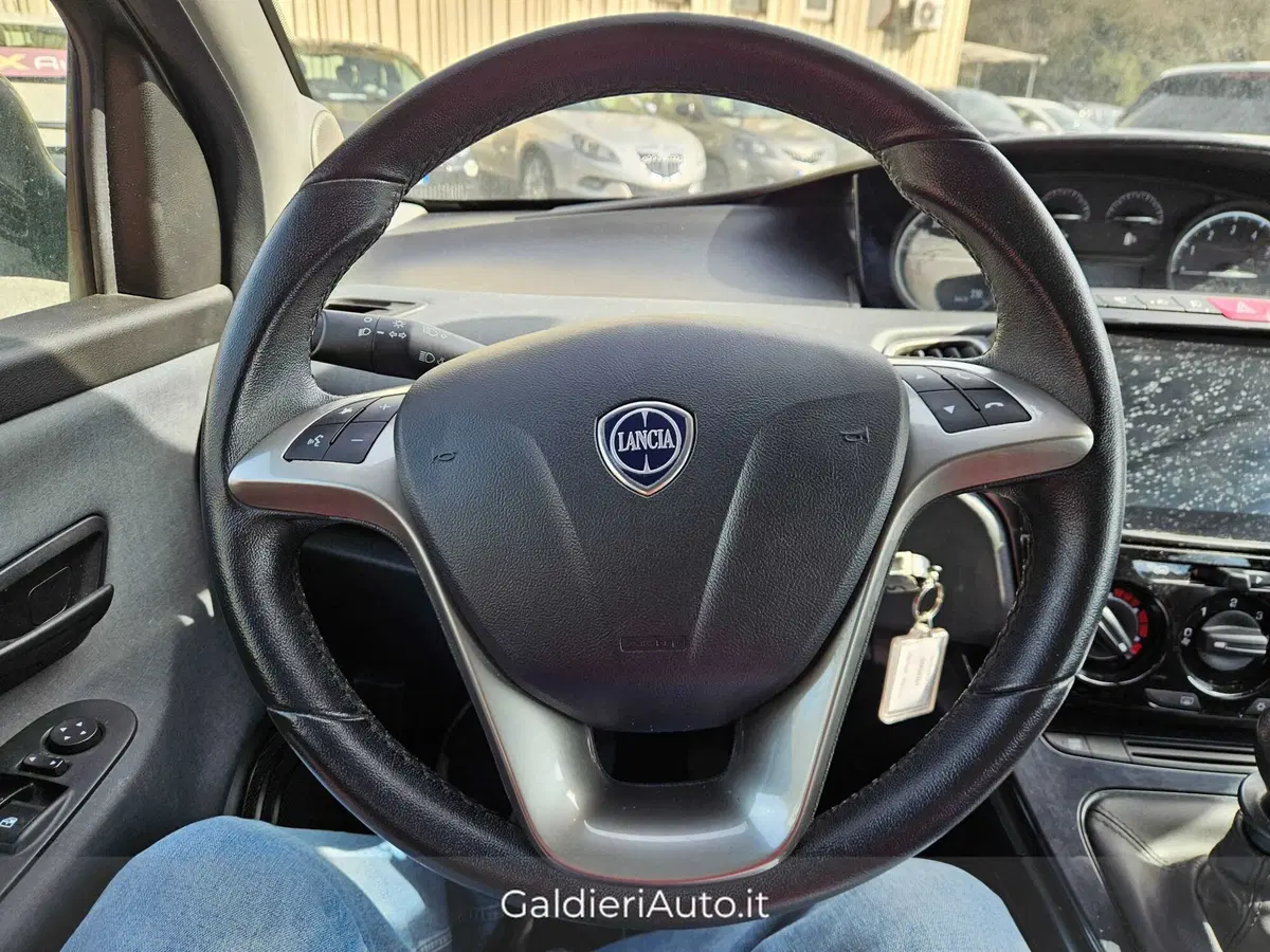 Lancia Ypsilon usata a Salerno (13)