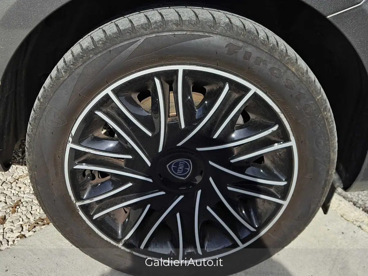 Lancia Ypsilon usata a Salerno (14)