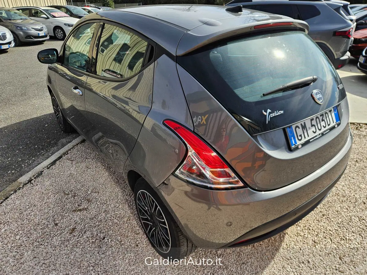 Lancia Ypsilon usata a Salerno (3)