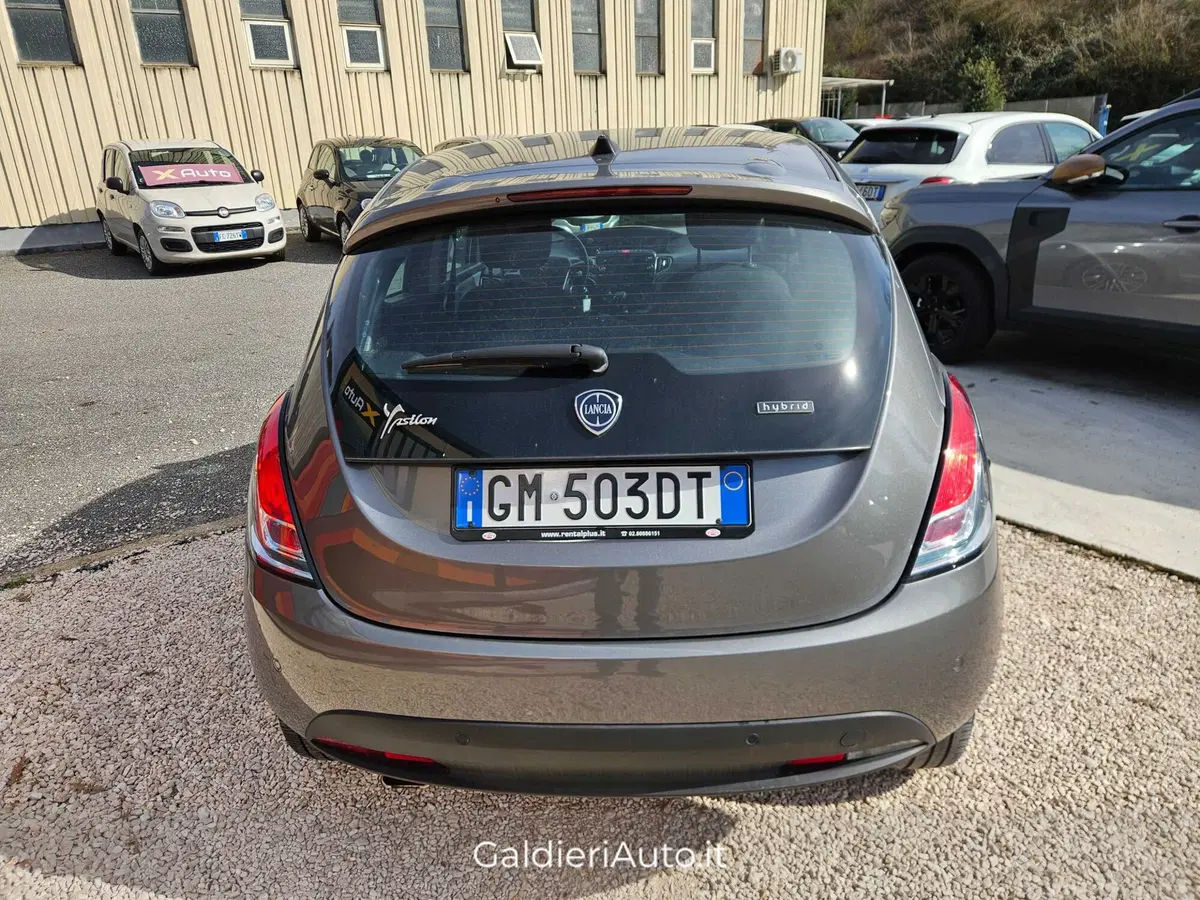 Lancia Ypsilon usata a Salerno (4)