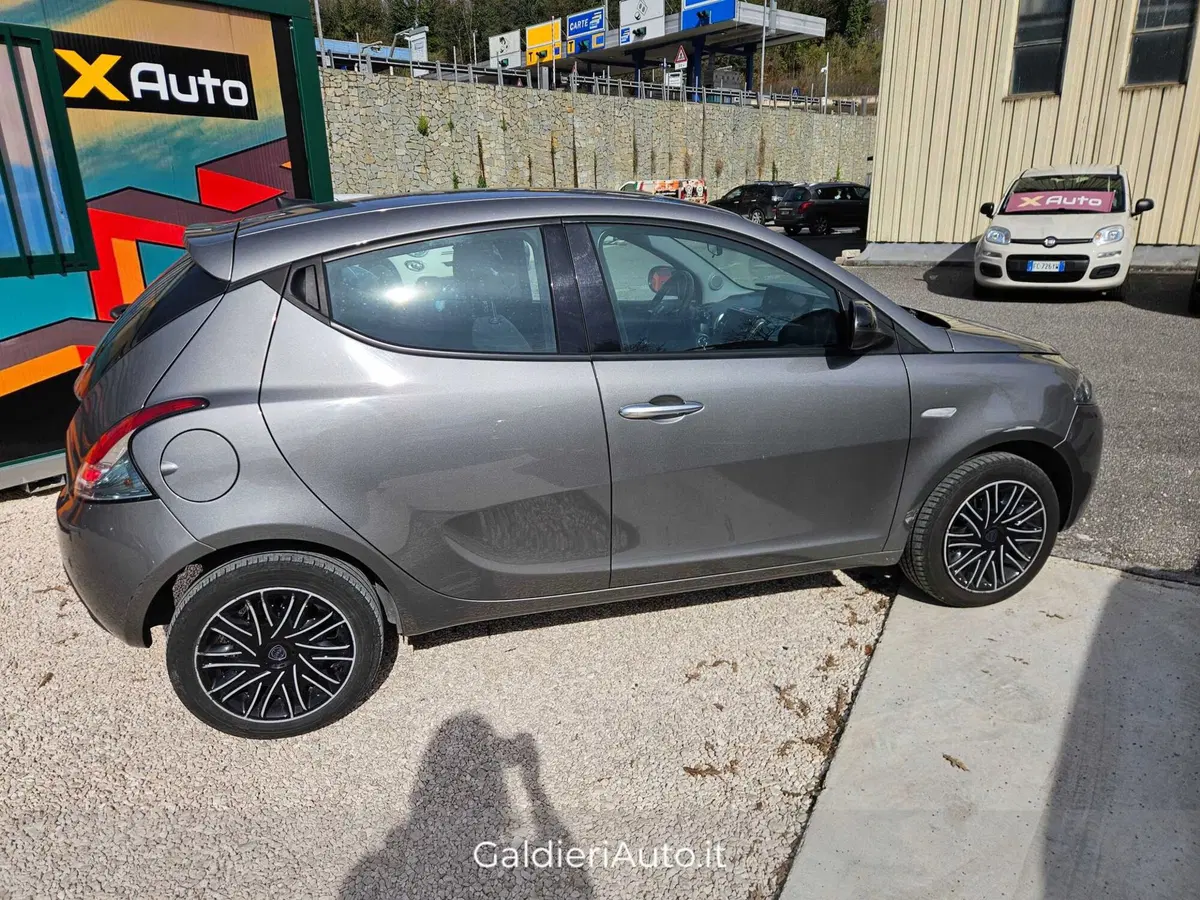 Lancia Ypsilon usata a Salerno (6)