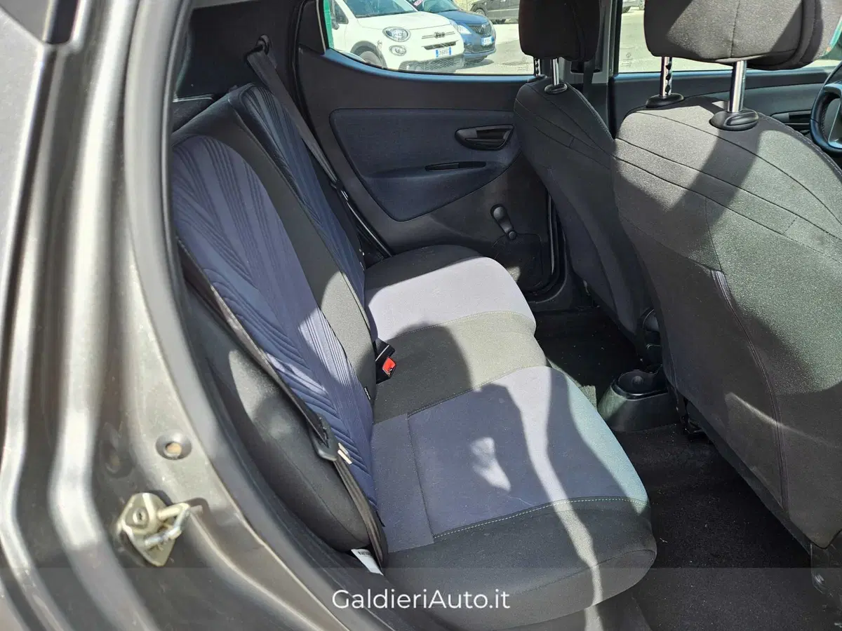 Lancia Ypsilon usata a Salerno (8)