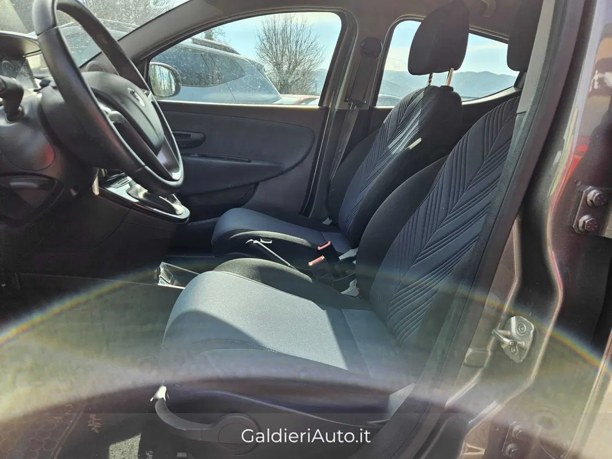 Lancia Ypsilon usata a Salerno (9)