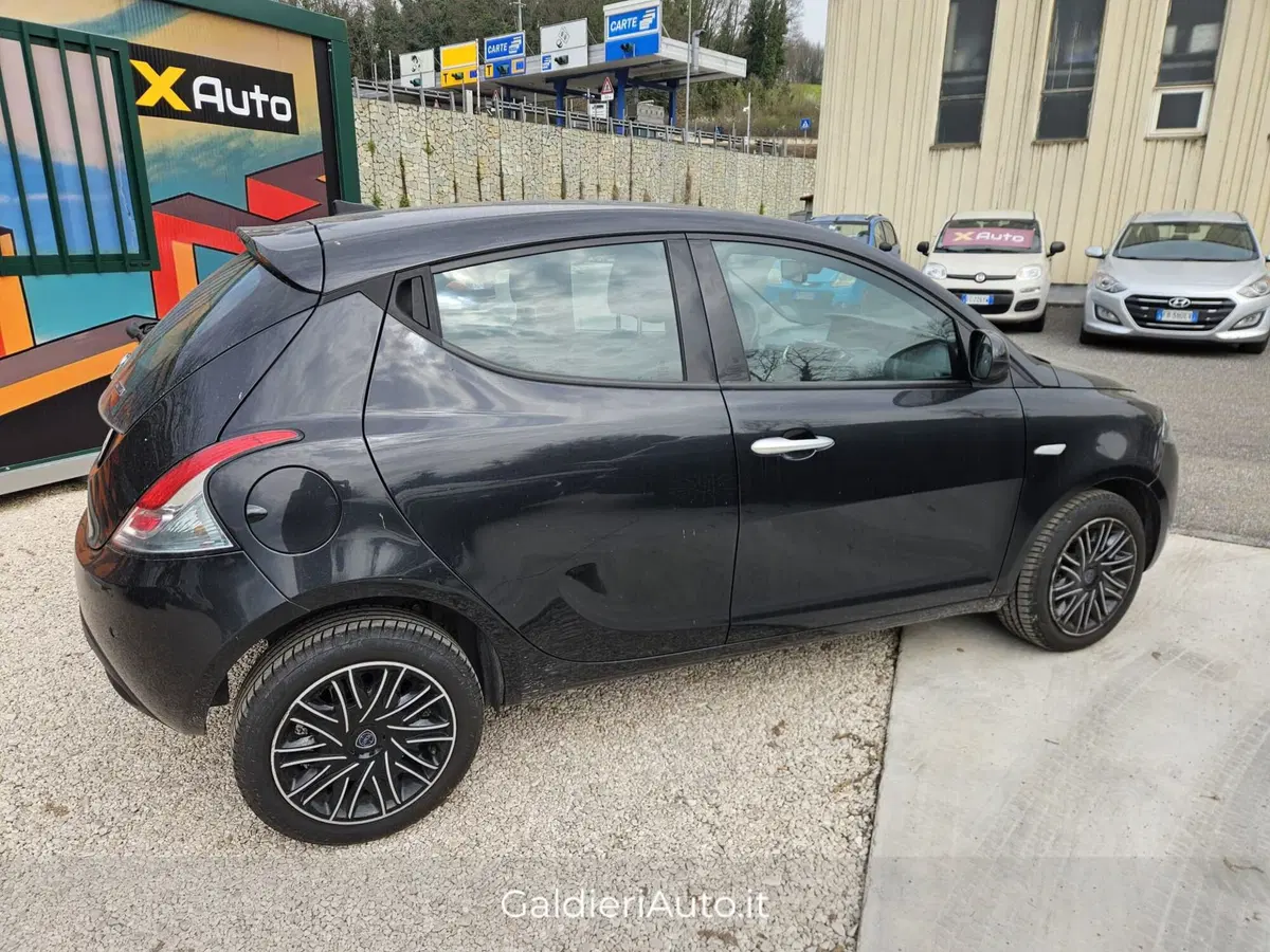 Lancia Ypsilon usata a Salerno (11)